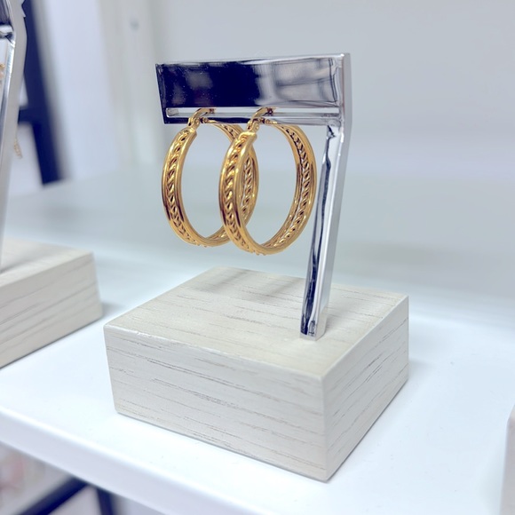 Gold hoop earrings, by @__strand__ - Picture 2 of 3
